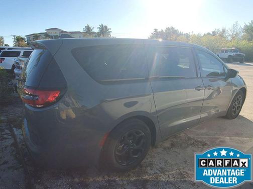 2022 Chrysler Pacifica Hybrid Limited