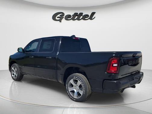 Diamond Black Crystal Pearlcoat 2026 RAM 1500 Express
