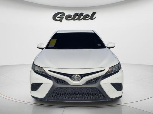 Super White 2018 Toyota Camry SE