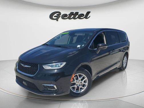 Brilliant Black Crystal Pearlcoat 2023 Chrysler Pacifica Touring L