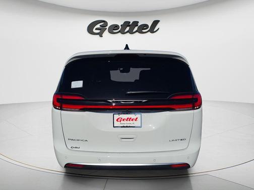 Bright White Clearcoat 2027 Chrysler Pacifica Limited