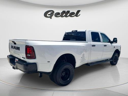 Bright White Clearcoat 2026 RAM 3500 Tradesman Crew Cab 4x4 8' Box