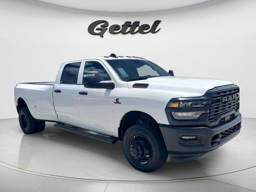 Bright White Clearcoat 2026 RAM 3500 Tradesman Crew Cab 4x4 8' Box