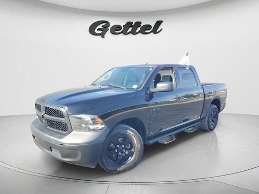 Diamond Black Crystal Pearlcoat 2023 RAM 1500 Tradesman
