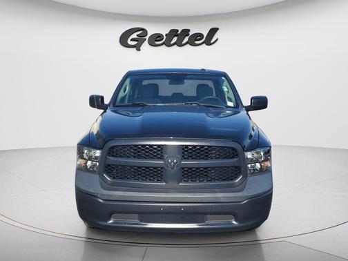 Diamond Black Crystal Pearlcoat 2023 RAM 1500 Tradesman