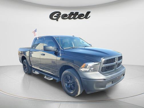 Diamond Black Crystal Pearlcoat 2023 RAM 1500 Tradesman