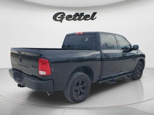Diamond Black Crystal Pearlcoat 2023 RAM 1500 Tradesman
