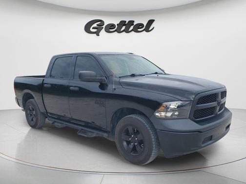 Diamond Black Crystal Pearlcoat 2023 RAM 1500 Tradesman