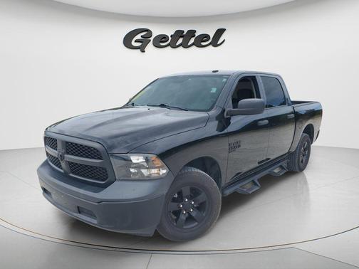 Diamond Black Crystal Pearlcoat 2023 RAM 1500 Tradesman