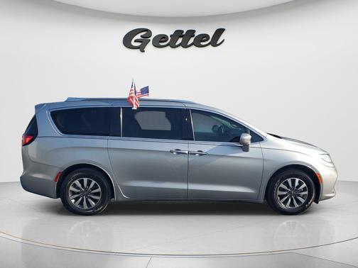 Billet Silver Metallic Clearcoat 2021 Chrysler Pacifica Touring L