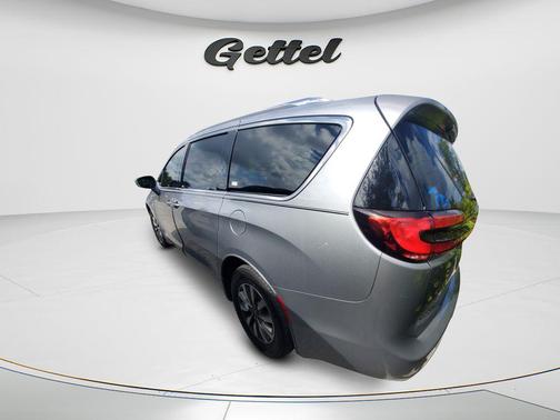 Billet Silver Metallic Clearcoat 2021 Chrysler Pacifica Touring L