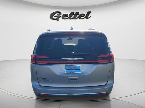 Billet Silver Metallic Clearcoat 2021 Chrysler Pacifica Touring L