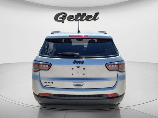 Silver Zynith Metallic Clearcoat 2026 Jeep Compass Latitude