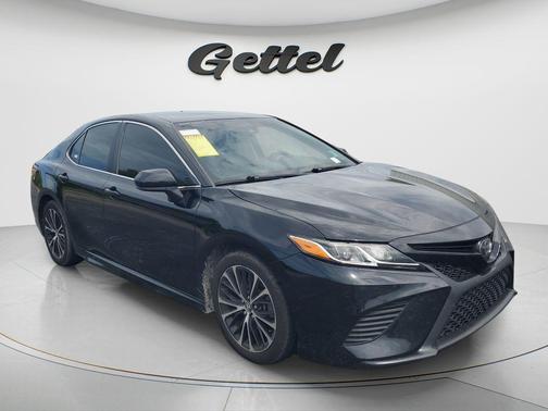 Midnight Black Metallic 2020 Toyota Camry SE