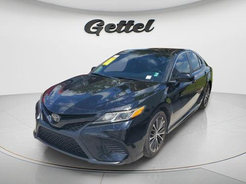 Midnight Black Metallic 2020 Toyota Camry SE