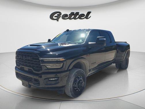 Diamond Black Crystal Pearlcoat 2025 RAM 3500 Limited Mega Cab 4x4 6'4' Box