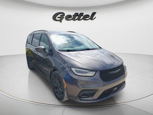 Granite Crystal Metallic Clearcoat 2021 Chrysler Pacifica Touring L