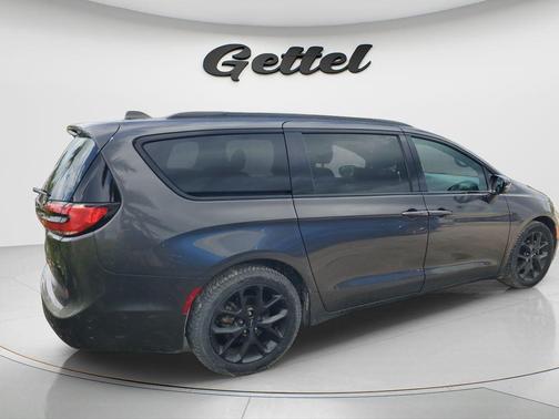 Granite Crystal Metallic Clearcoat 2021 Chrysler Pacifica Touring L