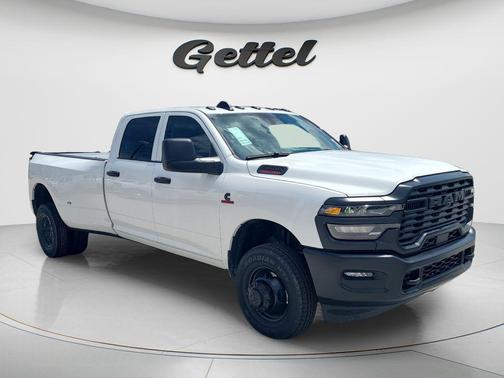 Bright White Clearcoat 2026 RAM 3500 Tradesman Crew Cab 4x4 8' Box