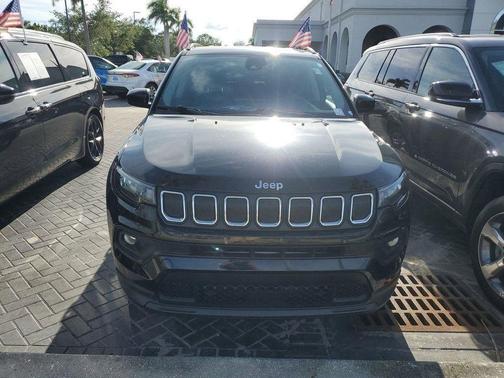 Diamond Black Crystal Pearlcoat 2022 Jeep Compass Latitude