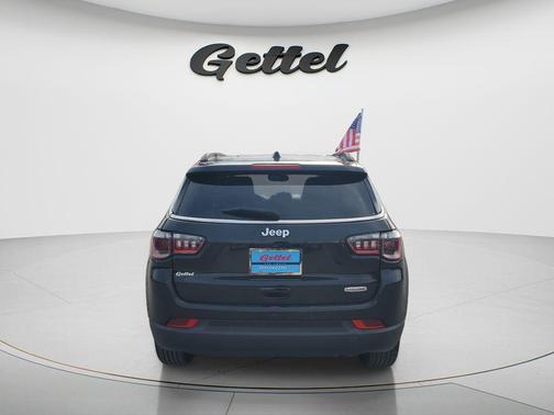 Diamond Black Crystal Pearlcoat 2022 Jeep Compass Latitude