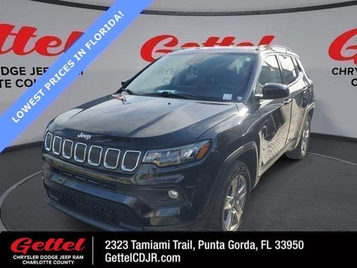 Diamond Black Crystal Pearlcoat 2022 Jeep Compass Latitude