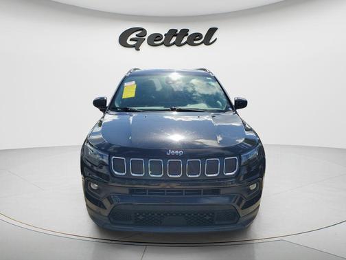 Diamond Black Crystal Pearlcoat 2022 Jeep Compass Latitude