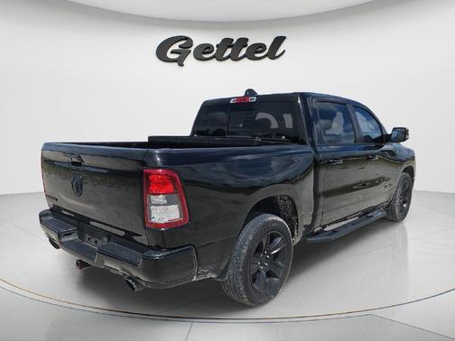 Diamond Black Crystal Pearlcoat 2022 RAM 1500 Big Horn/Lone Star