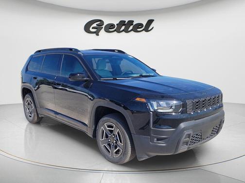 Diamond Black Crystal Pearlcoat 2026 Jeep Cherokee Laredo 4x4