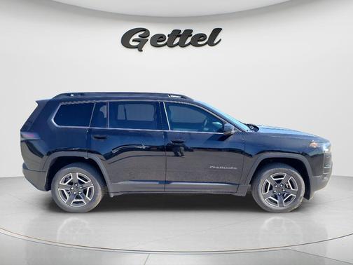 Diamond Black Crystal Pearlcoat 2026 Jeep Cherokee Laredo 4x4