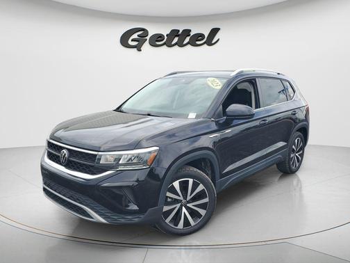 Deep Black Pearl 2023 Volkswagen Taos 1.5T SE