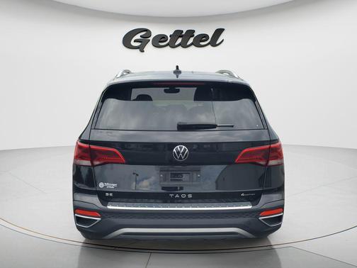 Deep Black Pearl 2023 Volkswagen Taos 1.5T SE