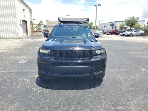 Diamond Black Crystal Pearlcoat 2023 Jeep Grand Cherokee L Altitude