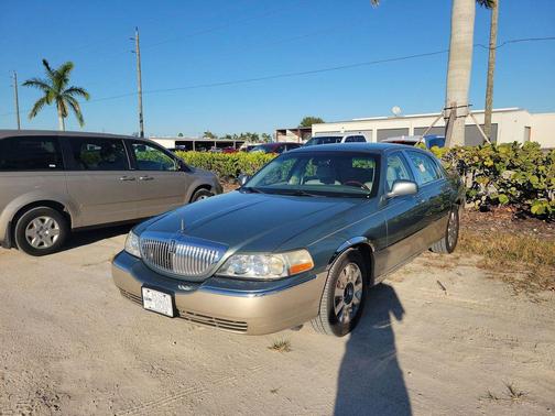 2005 Lincoln Town Car Signature