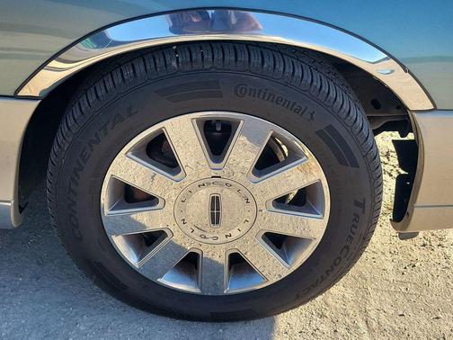 2005 Lincoln Town Car Signature