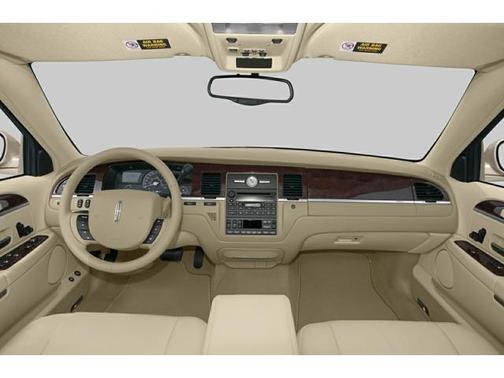 2005 Lincoln Town Car Signature