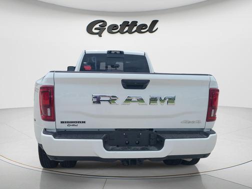 Bright White Clearcoat 2026 RAM 3500 Big Horn Crew Cab 4x4 8' Box