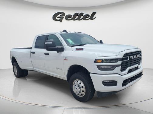 Bright White Clearcoat 2026 RAM 3500 Big Horn Crew Cab 4x4 8' Box
