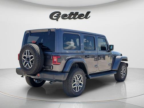 Granite Crystal Metallic Clearcoat 2026 Jeep Wrangler 4-Door Sahara 4x4