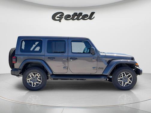 Granite Crystal Metallic Clearcoat 2026 Jeep Wrangler 4-Door Sahara 4x4
