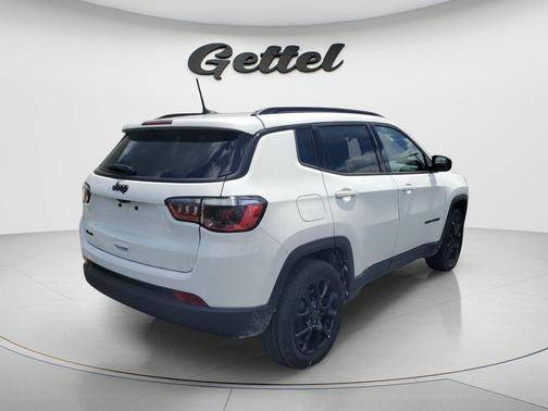 Bright White Clearcoat 2026 Jeep Compass Latitude
