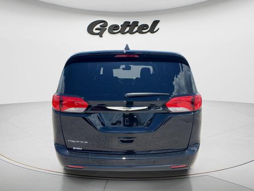 diamond black crystal pearlcoat 2027 Chrysler Pacifica LX