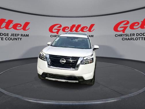 2025 Nissan Pathfinder SL FWD