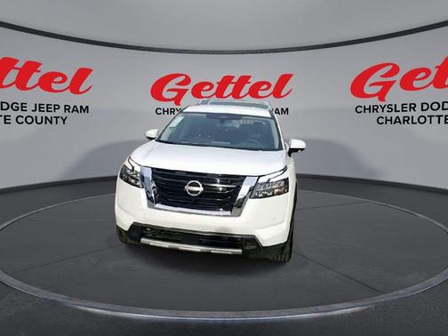 2025 Nissan Pathfinder SL FWD