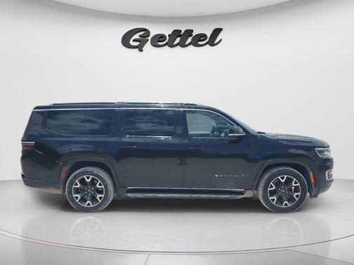 Diamond Black Crystal Pearlcoat 2023 Jeep Wagoneer L Series III 4x2