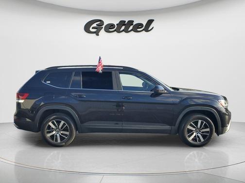 Deep Black Pearl 2021 Volkswagen Atlas 2.0T SE