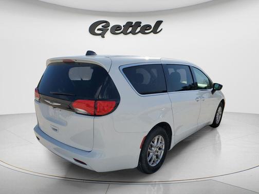 2024 Chrysler Voyager LX