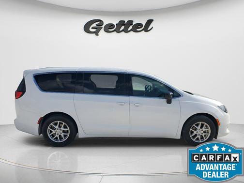 2024 Chrysler Voyager LX