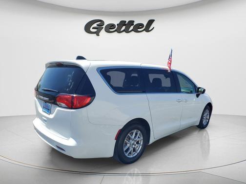 2024 Chrysler Voyager LX