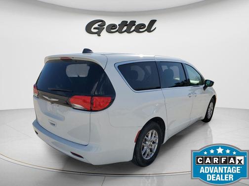 2024 Chrysler Voyager LX